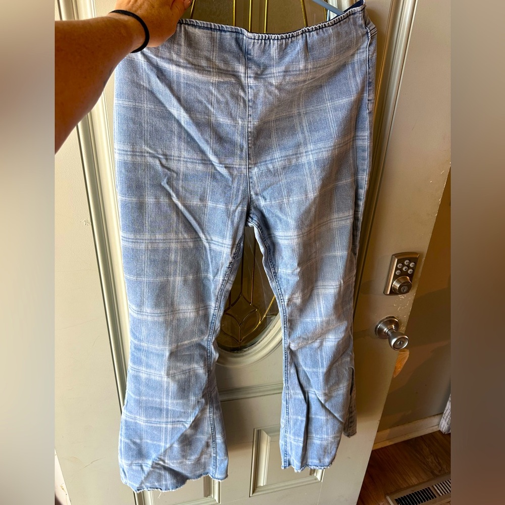 Pull on off-brand 70’s jeans with patten